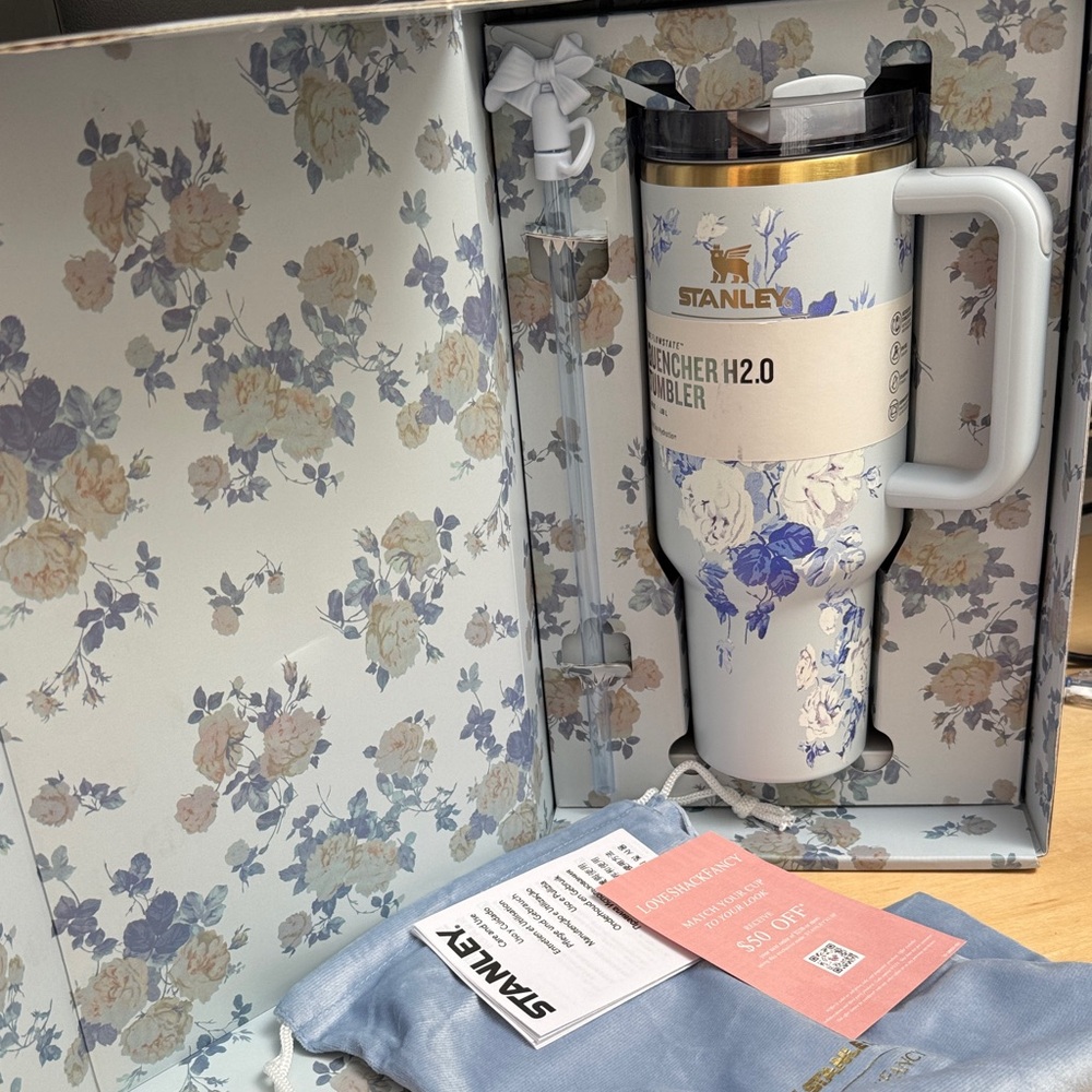 Stanley Quencher H2.0 Tumbler - Blue and Cream Floral